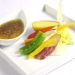 食文化 ROPPAKU - いろいろ野菜のプチバーニャカウダー（730円）