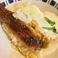 ぎんざ 神田川 - 鰻とトロロを大葉が〆る
