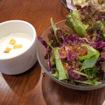 BREAD＆DISHES　MUGINOKI - ランチのサラダとスープ。