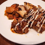 BREAD＆DISHES　MUGINOKI - 「MUGINOKI 肉プレートLunch」（1,380円）のメイン。美味しかったァ～♪