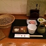 吉草 - 吉草の蕎麦とスモークされた鴨肉とデザートの抹茶ロールケーキ。
            日替りの海老と鱧の天ぷらそばセットは1380円。
            うまし。
