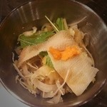 ホルモン人 - 付きだしのセンマイと水菜と玉葱のぽん酢和えです。