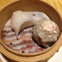 スーツァン・レストラン陳 渋谷店 - 海老ギョウザ・シュウマイ。