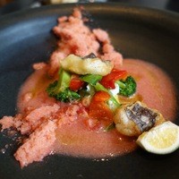 ラ・ボンヌターブル - 完熟トマトの冷たいスープとシャーベット、太刀魚のベニエ