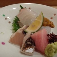 馳走や直 赤坂本店 - お刺身盛り合わせ・・鯛・赤うに・鰆・マグロ・烏賊