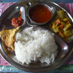 ネパール家庭料理 麦 - SP野菜カリー、チキンカリー、オムレツ