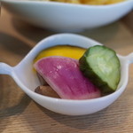 ゴマクロ サロン - ゴマクロ サロンのまっ！白カレーのピクルス（15.07）