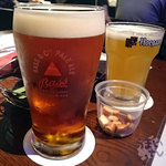 ビルボードライブ東京 - 「バス　エール」１パイント　１，２４０円
      「ヒューガルデン　ホワイト」　１，０８０円