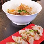 よしもと食堂 - まぜそばと水ギョーザ