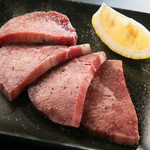 焼肉 ホルモン閻魔 - 厚切りタン