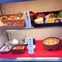 鰻割烹 伊豆栄 本店 - 玄関外のサンプル