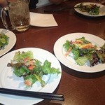 欧風酒場Diningえん - サラダ
みんなで取り分けました。