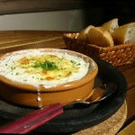 北参道 LA CAVE - ［５回目］新玉ねぎのグラタン(680円)とバケット(100円)