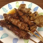 豊田屋 - やきとん盛合せ（5本）タレ