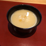 Hanashima - スタートは白味噌仕立ての汁ものにすりおろし芋をおとしてゴマを効かせたもの