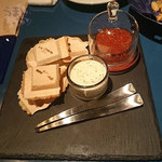 ブルーノート東京 - 静岡産　鱒の卵のカナッペ　1,425円（税サ込）