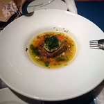 ブルーノート東京 - もち豚頬肉のフォンダン グリーンマスタード風味
      夏野菜のミネストローネ仕立て￥3,326（税サ込）