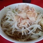 ラーメン二郎 茨城守谷店 - 麺半分 ニンニク少なめアブラ