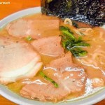 ラーメン並+チャーシュー増し  (930円)