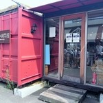 新潟珈琲問屋 - コンテナ風の店構えです。