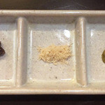 金武 - 味付けはシンプルに、薬味は首里味噌、屋我地の塩、シークヮーサー胡椒だけ。