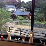 山田屋旅館 - 食事スペースから見える別棟の温泉