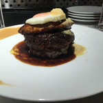 俺のフレンチ - 短角牛とフォアグラのロッシーニ¥2450下から麦飯おにぎり、ハンバーグ、フォアグラ、半熟卵