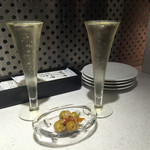 俺のフレンチ 銀座コリドー街 - スパークリング白、17時まで¥280！