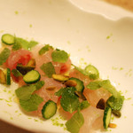 Jean-Georges Tokyo - 真鯛のカルパッチョ, グリーンチリ　ピスタチオとミント