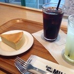 カフェ&ミール ムジ - チーズケーキ (400円) セットコーヒー (+200円)