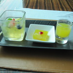 中国料理 「チャイナブルー」 - お口直しの季節果実ジュースと料理長おすすめ中華菓子