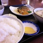 よしだ屋食堂 - サバの煮付け定食：620円