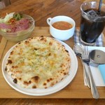 クアトロ・フォルマッジオＳ　スープサラダセット