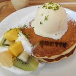 パン屋カフェ キャトル - キャトル特製パンケーキ　夏バージョン