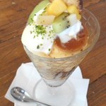 パン屋カフェ キャトル - キャトル特製プリンパフェ　夏バージョン