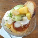 パン屋カフェ キャトル - キャトル特製プリンパフェ　夏バージョン