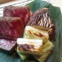日本三大和牛、近江牛（近江姫和牛）サーロイン炭火焼  11880円のコースから食せます。