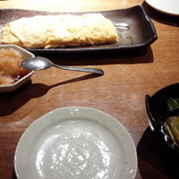 ダイナミックキッチン＆バー 響  新宿サザンタワー店 - 出汁巻き玉子、揚げ茄子の煮浸し