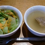 Sutekiandohambagusenmontennikunomurayama - 肉の村山 葛西店 ランチに付く牛スープとサラダ