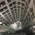 中国料理 陽明殿 - B１に向かう下りエレベーター内から、下層を撮影