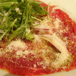 びすとろ UOKIN - 2010/05　和牛もも肉カルパッチョ　アンチョビケッパー(５８０円)。