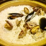 Bejitorian - あさりとムール貝の土鍋飯