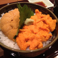 函館うに むらかみ 日本生命札幌ビル店 - ムラサキウニとバフンウニのハーフ丼
