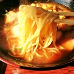 江戸一ラーメン - 手打ち麺は、加水高めのしなやかツルモチ麺
