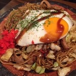 KINSOBAR - KING焼きそば
            イカ肉玉
            
            これも 味付けが辛いな〜(^^