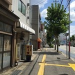 お食事処　ポーク - 前面道路と店舗