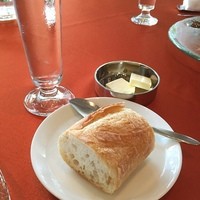 ラ・テラス イリゼ - パンです*\(^o^)/*
                美味しくてすぐに食べてしまいました（笑）！後から幾つか違う種類のパンが出てきました！