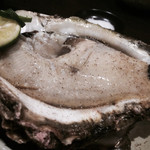 銀座 いっぱし - 巨大な岩牡蠣