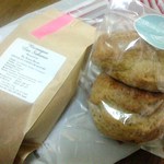 コーヒー豆とスコーン