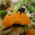 中国麺家万天 - 特徴的な切り方のニンジン発見(^_^)